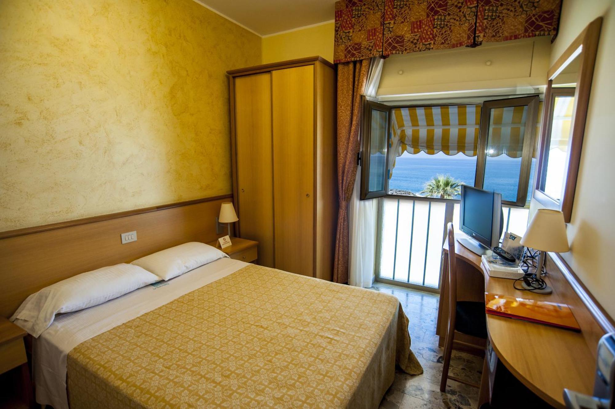 Hotel La Tonnara Amantea Bilik gambar